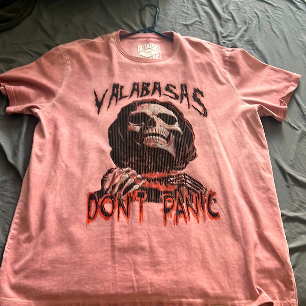 Valabasas t shirt never worn. Size xxl shirt. Fits more like an xl.